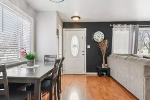 2124 Halsey Dr, Des Plaines, IL 60018 - Photo 5