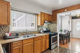 2124 Halsey Dr, Des Plaines, IL 60018 - Photo 11