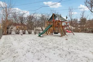 2124 Halsey Dr, Des Plaines, IL 60018 - Photo 25
