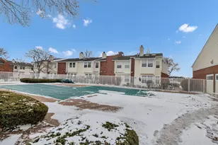 1337 E Wyndham Cir, Palatine, IL 60074 - Photo 17