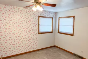 1116 Eastview Dr, Paxton, IL 60957 - Photo 9