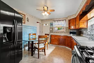 11051 S Avenue D, Chicago, IL 60617 - Photo 5