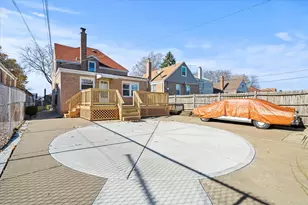 11051 S Avenue D, Chicago, IL 60617 - Photo 9