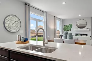 978 Garnet Ln, Montgomery, IL 60538 - Photo 5