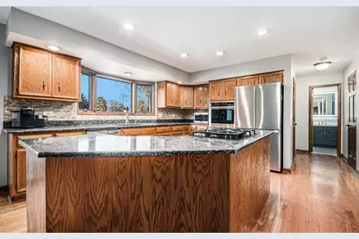 3942 Broadmoor Circle, Naperville, IL 60564 - Photo 9