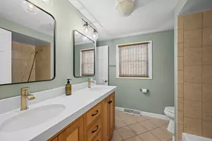 711 E Hackberry Dr, Arlington Heights, IL 60004 - Photo 13