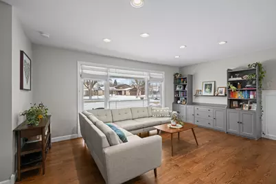 711 E Hackberry Drive, Arlington Heights, IL 60004 - Photo 5