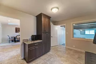 6 Meadowood Dr, Oak Brook, IL 60523 - Photo 27