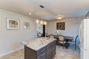 6 Meadowood Dr, Oak Brook, IL 60523 - Photo 25