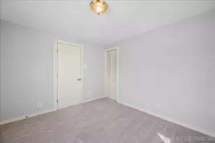 611 Carlson St, Sycamore, IL 60178 - Photo 5