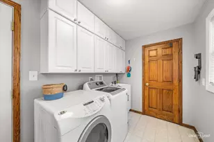 2477 W Downer Pl, Aurora, IL 60506 - Photo 15