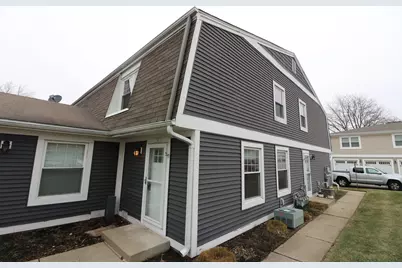 360 Farmingdale Circle, Vernon Hills, IL 60061 - Photo 1