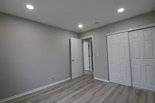 360 Farmingdale Cir, Vernon Hills, IL 60061 - Photo 11