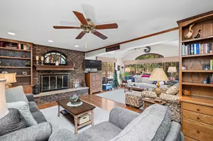 5187 Chambers Dr, Hoffman Estates, IL 60010 - Photo 11