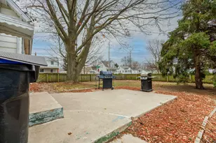 1213 S Madison St, Bloomington, IL 61701 - Photo 25