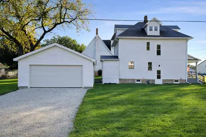 195 W 3rd Avenue, Clifton, IL 60927 - Photo 5