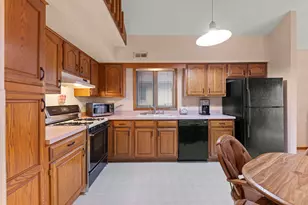 17968 Royal Oak Ct, Tinley Park, IL 60477 - Photo 5