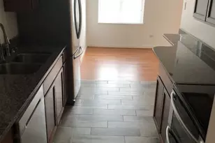 425 Walnut Creek Ln, Lisle, IL 60532 - Photo 5