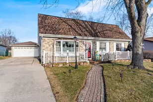 250 Butternut Dr, Bolingbrook, IL 60440 - Photo 1