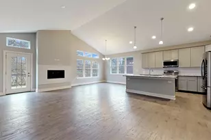 101 Donmor Dr, Bloomingdale, IL 60108 - Photo 3