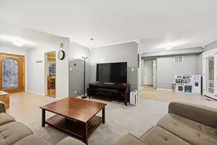 9 Juniper Ct, Streamwood, IL 60107 - Photo 9