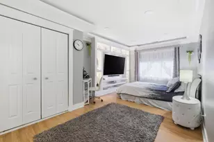 9342 Landings Ln, Des Plaines, IL 60016 - Photo 11