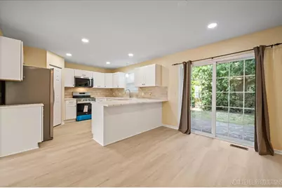 438 W Meadow Mist Lane, Round Lake, IL 60073 - Photo 9