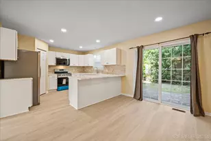 438 W Meadow Mist Ln, Round Lake, IL 60073 - Photo 9