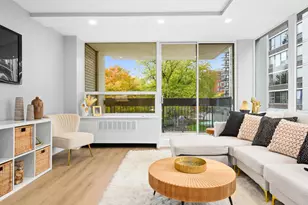 1455 N Sandburg Terrace, Chicago, IL 60610 - Photo 5