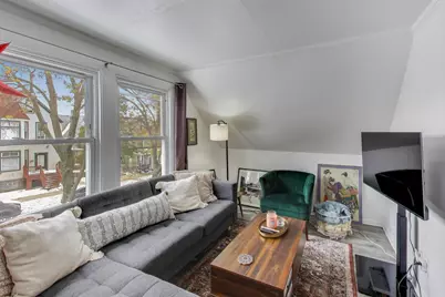 2830 W Wellington Avenue, Chicago, IL 60618 - Photo 3