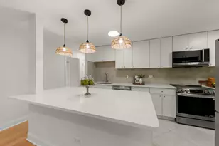 840 E Old Willow Rd, Prospect Heights, IL 60070 - Photo 7