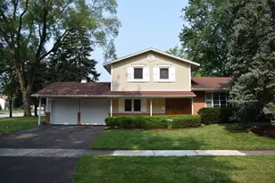 1224 E Thurston Dr, Palatine, IL 60074 - Photo 1