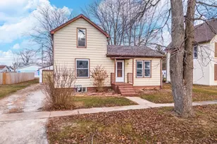 121 E James St, Forrest, IL 61741 - Photo 3