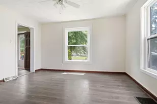 121 E James St, Forrest, IL 61741 - Photo 11