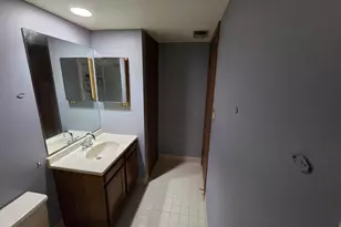 9377 Landings Ln, Des Plaines, IL 60016 - Photo 9