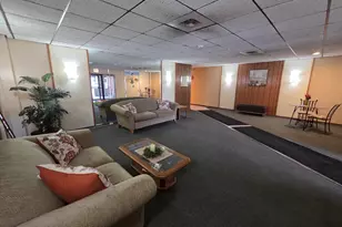 9377 Landings Ln, Des Plaines, IL 60016 - Photo 3