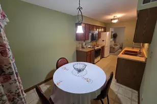 9377 Landings Ln, Des Plaines, IL 60016 - Photo 7