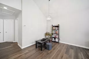 7214 Farmstead Ln, Hanover Park, IL 60133 - Photo 7