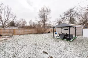 2732 Ezra Ave, Zion, IL 60099 - Photo 21
