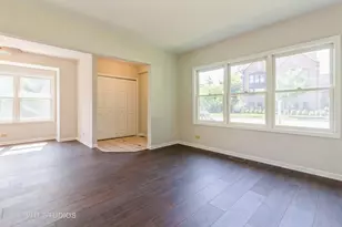 915 E Chicago Ave, Naperville, IL 60540 - Photo 3