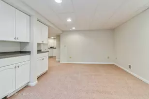 915 E Chicago Ave, Naperville, IL 60540 - Photo 25