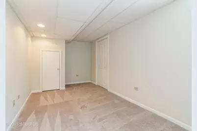 915 E Chicago Avenue, Naperville, IL 60540 - Photo 21