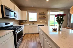 2381 Fairview Cir, Woodstock, IL 60098 - Photo 5