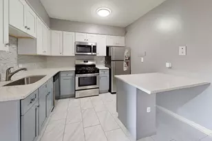 670 Marilyn Ave, Glendale Heights, IL 60139 - Photo 5