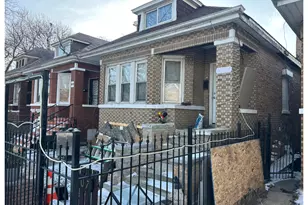 2107 W 70th Pl, Chicago, IL 60636 - Photo 3