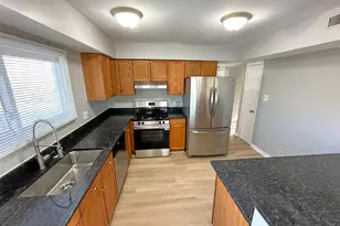 908 Parker Dr, Schaumburg, IL 60194 - Photo 5