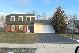 908 Parker Dr, Schaumburg, IL 60194 - Photo 1