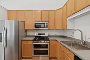 1025 Castleshire Dr, Woodstock, IL 60098 - Photo 7