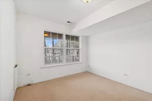 1025 Castleshire Dr, Woodstock, IL 60098 - Photo 15