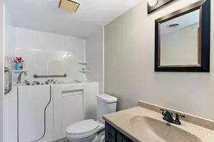 183 Brookside Dr, Elgin, IL 60123 - Photo 29